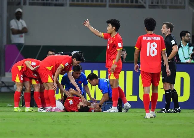 Biểu tượng bảo mật kỹ thuật với các lớp bảo vệ mạng và dữ liệu.
